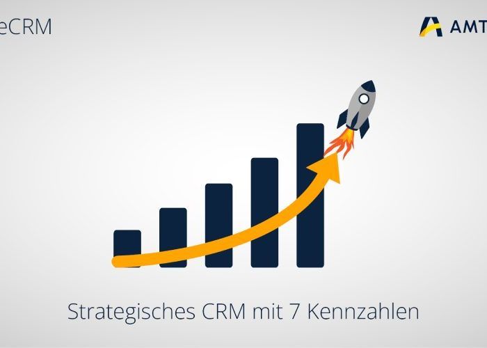 Grafik Strategisches CRM: Balkendiagramm mit Pfeil nach oben und Rakete.