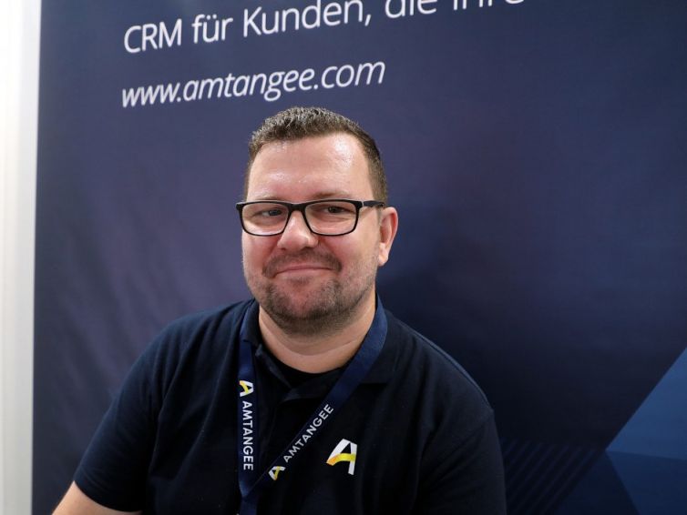 JTL-Connect 2024: Robert Fraatz am Stand von AMTANGEE