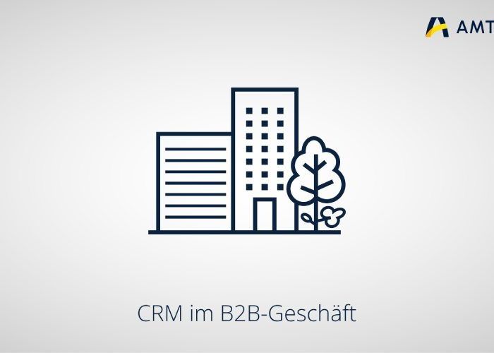 Blogbild: CRM im B2B-Geschäft, Bürogebäude vor grauem Hintergrund mit Logo von AMTANGEE 940x500